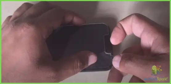 How to Remove Dust from Tempered Glass Screen Protector